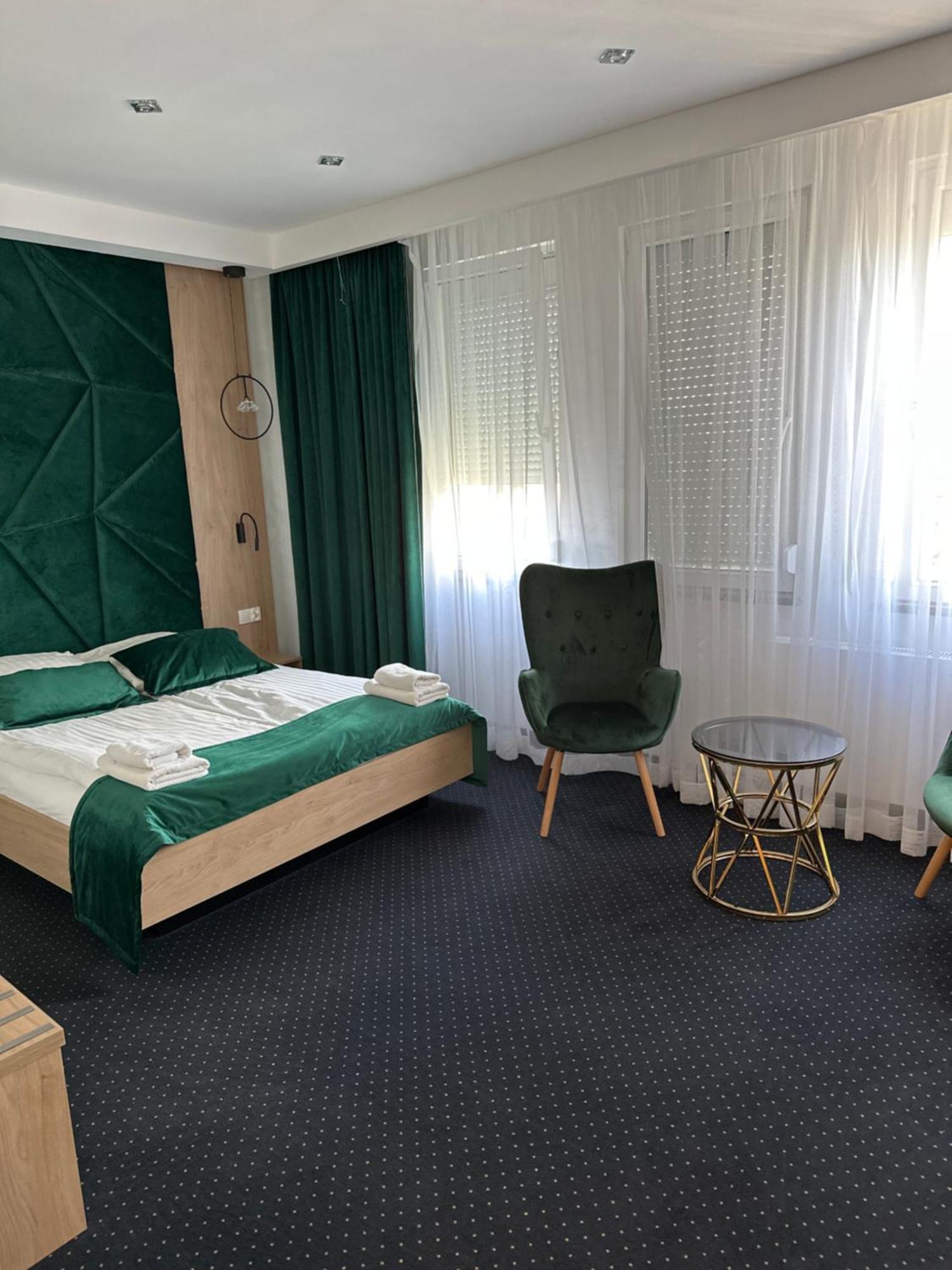 Diament I Brylant Hotel Rawicz Kültér fotó