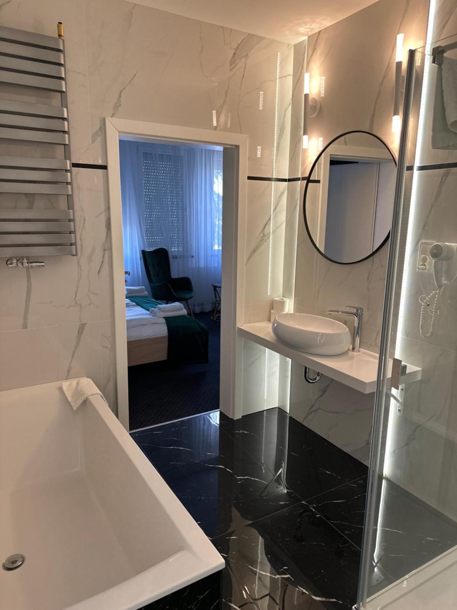 Diament I Brylant Hotel Rawicz Kültér fotó